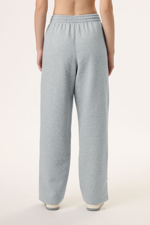 HAILEY BIEBER BAGGY SWEATS