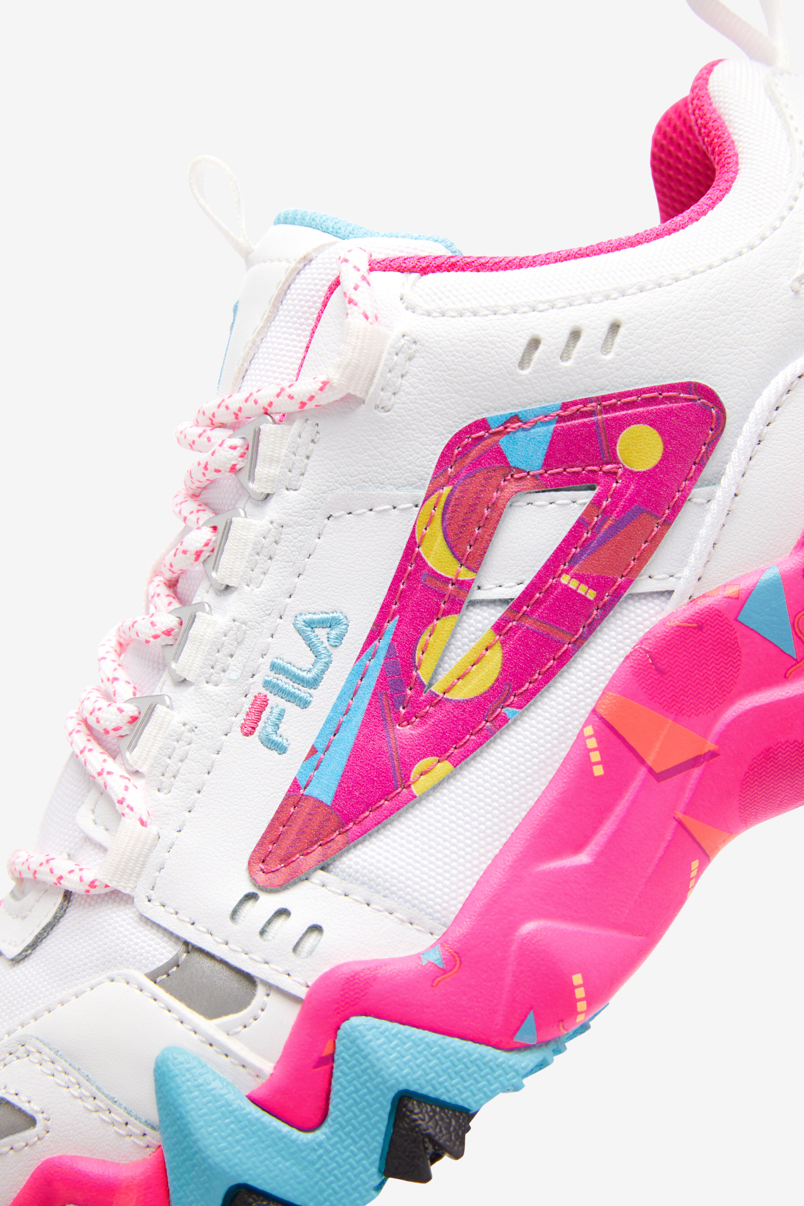 Oakmont TR Women s Black and Pink Sneakers FILA
