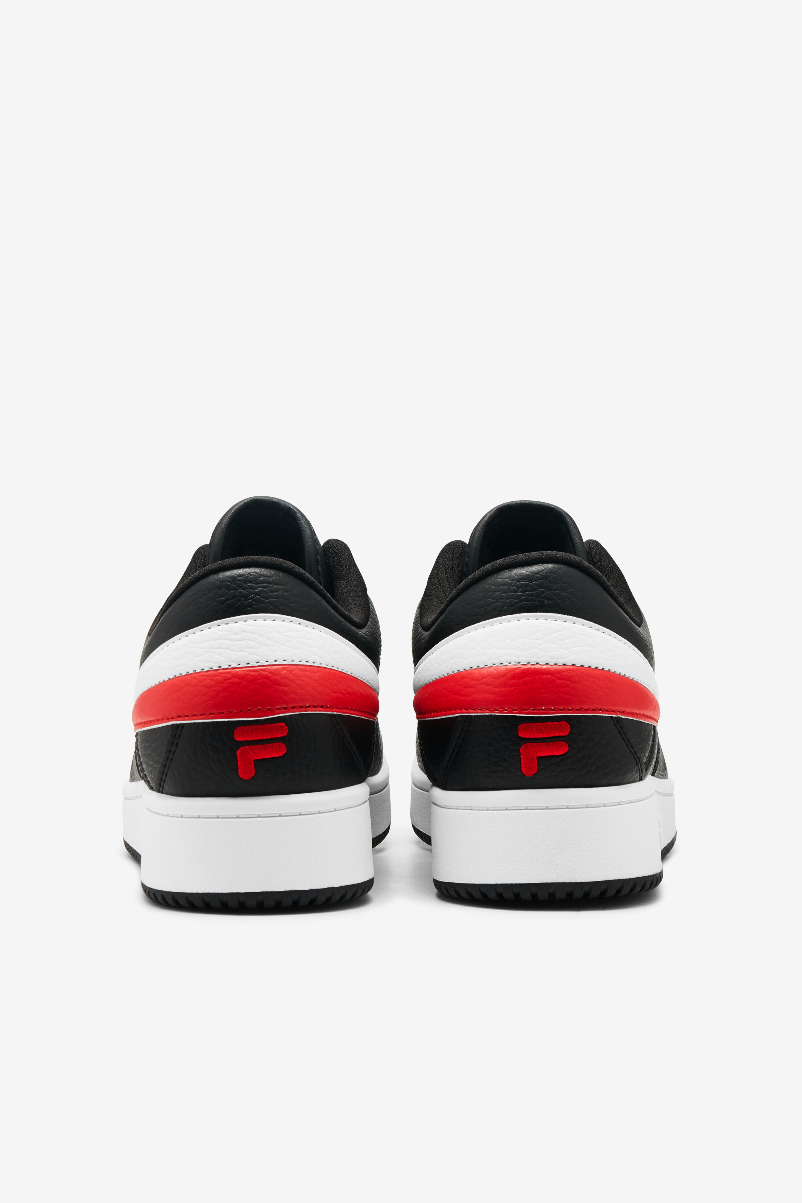Fila deals low sneakers